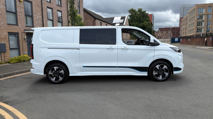 Ford Transit Custom 320 L2 Diesel Fwd 2.0 EcoBlue 150ps H1 Double Cab Van Sport - Image 9